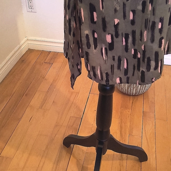 Midi dress. Size large, Green black and light pink. Great Condition - Picture 2 of 9